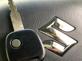 【キーレス】少し離れた場所からでもボタン一つでドアの開錠・施錠ができるのでとっても便利!ドアの鍵穴周りに傷をつけることもありません♪