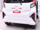 コーナーセンサー:障害物までの距離に応じて警告音を変えてお知らせします。 駐車場での取り回しをアシスト