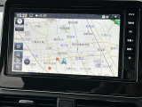 日産純正メモリーナビ付きで、遠くのお出かけの心強い味方です
