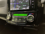 設定温度を維持してくれる便利なオートエアコンが装備されています♪