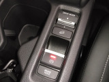 ブレーキホールド付き電子制御パーキングブレーキを採用!ブレーキホールドは、停車中にブレーキペダルを踏み続けなくてもブレーキを保持する機能で、信号待ちや渋滞時に役立ちます。