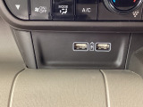 ソケット類も充実☆対応のケーブルがあれば車内でスマホなどの充電が可能です☆