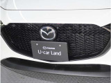 【フロントレーダーセンサー】フロントレーダーセンサーから送信される電波が前方車や障害物に反射し、もどってきた電波を検知することで制御しています。