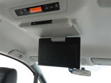 トヨタ純正11型後席ディスプレイを装備しております。