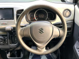 インテリアに合わせたデザインのステアリングは、運転される方のことも考え、運転しやすい形状、大きさです。是非一度、実際に触ってお確かめください。