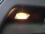 バックドアを開けると自動で点灯し、バックドアを閉めると消灯します。荷物を探す時などとても便利です!