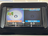 映像と文字を組み合わせた画面表示で、内容を確認しやすいモニターです。車内で画面を活用したい方にうれしい装備で、日常の移動中にも便利にお使いいただけます。