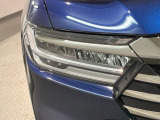 LEDヘッドライトは、点灯の瞬間から最大光量を発揮し、突然暗くなるトンネルなどでの安定感を高めます。