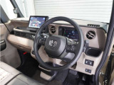 ◆視界広々で非常に運転しやすくロングドライブでも疲れを感じさせないすっきりとまとまったインパネ周りです。