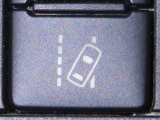 車線逸脱警報装置を装備しております。