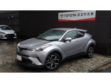 エッジの効いたボディラインとリアに向かって絞り込まれるクーペスタイルのSUV。低重心と高いボディ剛性でスポーティで安定した走りです。