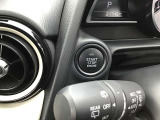 【 プッシュボタンスタートシステム 】 「アドバンストキーを携帯し、ブレーキペダルを踏みながらインパネ上のボタンを押すだけで、エンジンの始動/停止ができます。」