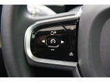 左側のステアリングスイッチは、ワンタッチでアダプティブクルーズコントロールのセットが可能です。
