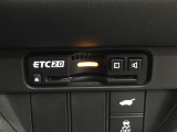 ETC2.0を搭載し、高速道路の料金決済をスムーズに行えるだけでなく、道路情報を活用した高度な運転支援サービスにも対応しています。