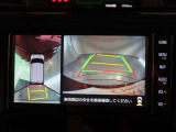 パノラミックビューモニター付きです。車両を上から見たような映像をディスプレイオーディオ画面に表示。運転席からの目視だけでは見にくい、車両周辺の状況をリアルタイムでしっかり確認できます。