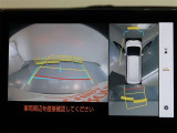 パノラミックビューモニター付きです。車両を上から見たような映像をモニター画面に表示。運転席からの目視では見にくい、車両周辺の状況をリアルタイムでしっかり確認できます。