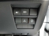 オートマチックハイビームとは、先行車や対向車のライトを認識し、ハイビームとロービームを自動で切り替える機能です。夜道の視界を確保します。詳細は販売店スタッフまでおたずねください。