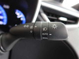オートマチックハイビームとは、先行車や対向車のライトを認識し、ハイビームとロービームを自動で切り替える機能です。夜道の視界を確保します。詳細は販売店スタッフまでおたずねください。