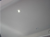 【静電タッチ式LEDルームランプ】ランプ周辺に触れるだけで簡単に点灯が可能です。