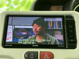 停車中にテレビ番組を視聴でき、待ち時間や休憩中の過ごし方に便利です。画面で映像を楽しみながら、車内でひと息つきたい時にも活用いただけます。