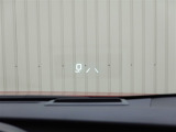 ヘッドアップディスプレイで少ない視線移動で情報を確認できるので運転の疲労軽減に繋がります!