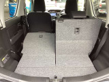 3名乗車と荷室。長い荷物も載せられます。