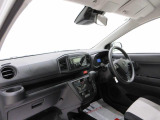 ダイハツのお店では、ダイハツ車を知り尽くしたプロフェッショナルが、専用の診断機器を使って各システムを点検しております。