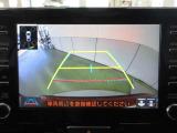 バックモニターは、ガイドライン付。ハンドル操作に合わせてガイドラインが変化し、苦手なバックをアシストします。