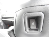 ★シートバックUSBチャージャー★どの席にいても、充電をスマートに。運転席&助手席のシート背面にUSBチャージャーを装備!