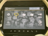 AVメニューにはTVやラジオ、Bluetoothなどの選択項目が並び、使いたい機能を画面上で確認しやすい構成です。バックモニターの表示内容は、ぜひ店頭でご確認ください。