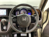 【運転席まわり】Honda独自の設計思想に基づき、自然に手を伸ばした先に操作したいものがあるようレイアウトを追求 !