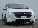 アダプティブLEDヘッドライト。フロントカメラで前方の状況を検知し対向車や先行車に眩しい思いをさせることなく必要なところだけを遠くまで照射します。