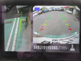 ナビ画面にアラウンドビュ-モニタ-の映像を映し出しています。  狭い場所での車庫入れをサポ-トしてくれる便利アイテムです。