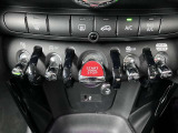 ★2ゾーン・オートマチック・エア・コンディショナー★運転席、助手席で独立した温度設定が可能です!