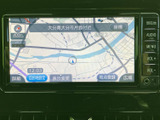 地図上に現在地周辺が表示され、縮尺や目的地設定、表示変更などの項目を画面下部から選べます。地点登録や広域表示にも対応する画面構成で、目的地確認に便利です。