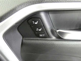 運転席のシートポジションを記憶・再現できるメモリー機能を搭載しています。