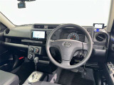 運転席まわりです。 各操作スイッチは使いやすい位置に配置されてます。