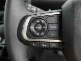 ステアリングスイッチ付きです。運転中に前方から目を離すことなく、オーディオの操作ができるので、安全な走行をサポートします。