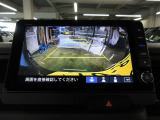 バックカメラの画像です。ガイドラインがスムースな車庫入れをサポートいたします。車庫入れの安心感がアップしますね。