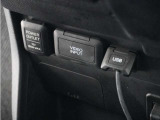 ◆アクセサリーソケット◆ドラレコの電源やスマートフォンの充電等に使用できる便利な電源ソケット!使いやすい場所に装備されています。