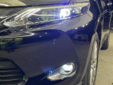 【LEDヘッドライト】悪天候や夜間走行時も良好な視界を確保し安心して運転できる高輝度LEDヘッドライトを装備!点灯速度が早く、消費電力も抑えられています。