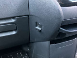 助手席前にはインストフックがあります。お買い物バッグ等を吊り下げます。