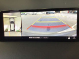 360&deg;ビューモニターでは4つのカメラで前後左右・俯瞰映像でドライバーからは見えない領域の危険認知をサポート。全周囲の死角を減らし、狭い駐車場や幅寄せ、丁字路進入時などの運転の安心感を高めます