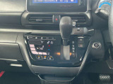 駐車ブレーキは電動式です。オートホールド機能付きで便利ですね