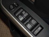 電動格納式ドアミラー・パワーウインドウを装備しています。