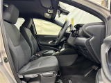 高いホールド性で運転姿勢が安定します。長距離ドライブでも疲れにくいのが魅力です。