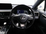 各操作スイッチなどもハンドルから手を放すことなく操作可能で安全運転に支援いたします!