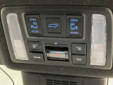 両側のスライドドアが電動開閉するので狭い駐車スペースなどでの乗り降りの際に便利です♪ 操作はワイヤレスリモコン/室内スイッチのどちらからも可能です!