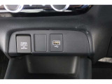 スマートフォンなどの音楽再生が可能なUSB接続ジャック装備車両です♪♪♪