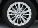 純正16インチアルミホイール。 タイヤサイズは205/55R16。